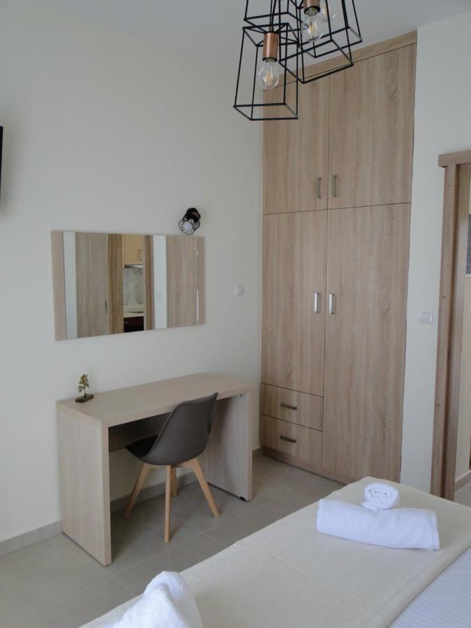 Chrysanthe'S Apartments No2 Poros Town Exterior photo