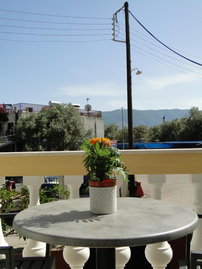 Chrysanthe'S Apartments No2 Poros Town Exterior photo
